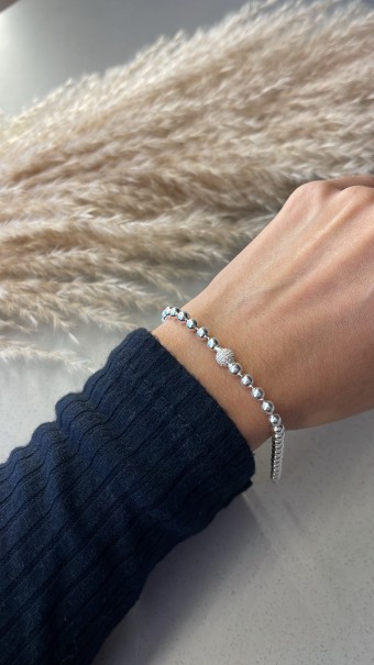 Pulseira de berloques, com bolinha cravejada