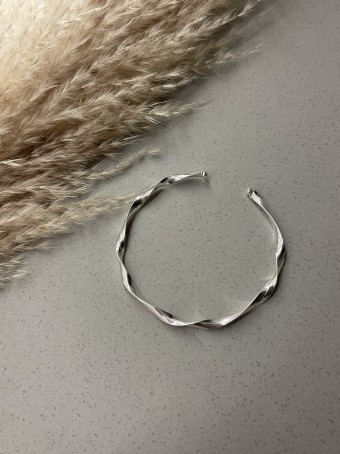 Bracelete torcido