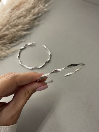 Bracelete torcido