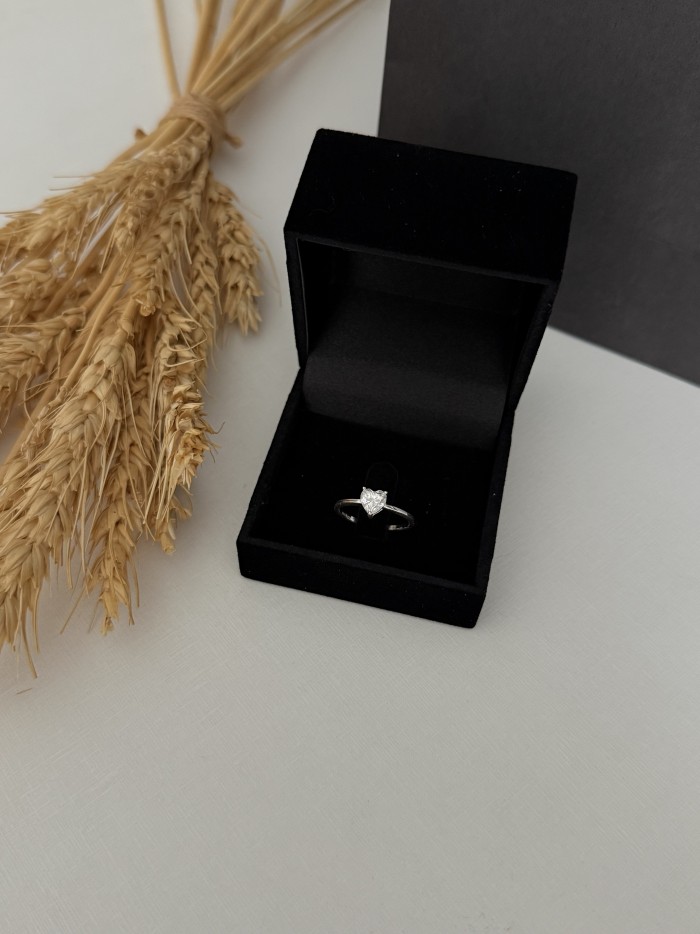 Anel Moissanite - solitário coração