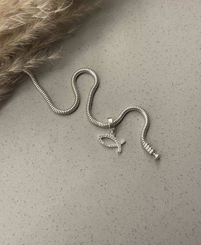 Berloque Peixe cravejado